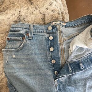 Levi’s rib cage straight ankle size 29